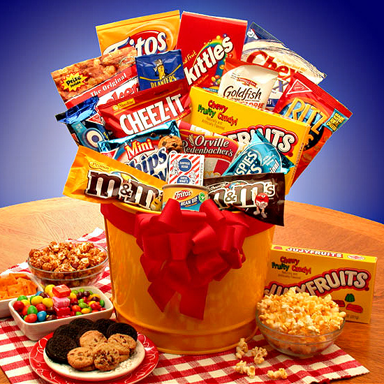 https://images.adorablegiftbaskets.com/media/junk-food-madness-gift-set-1.jpg